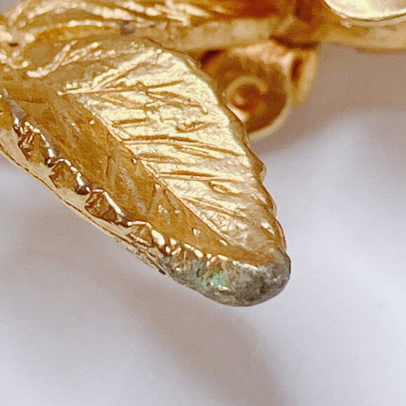 Vintage 1950s Gold Tone Rose Pearl Crown Brooch Mid Century Regal Romantic Pin - Picture 7 of 10